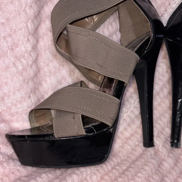 Stylish Black and Tan Women's Heels - Picture 4 of 9